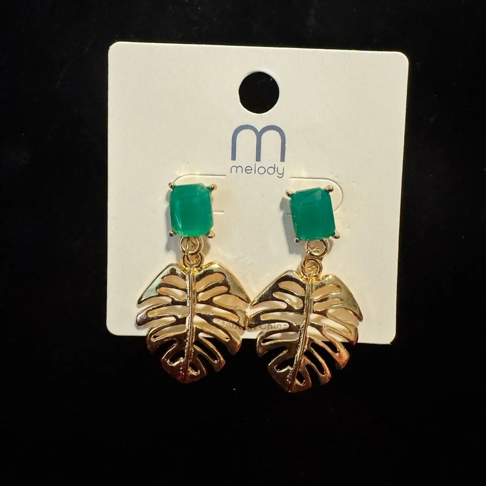 Green & Gold Jewelry Bundle –Statement Earrings + Ring Set– Tropical Leaf Design - Picture 2 of 5